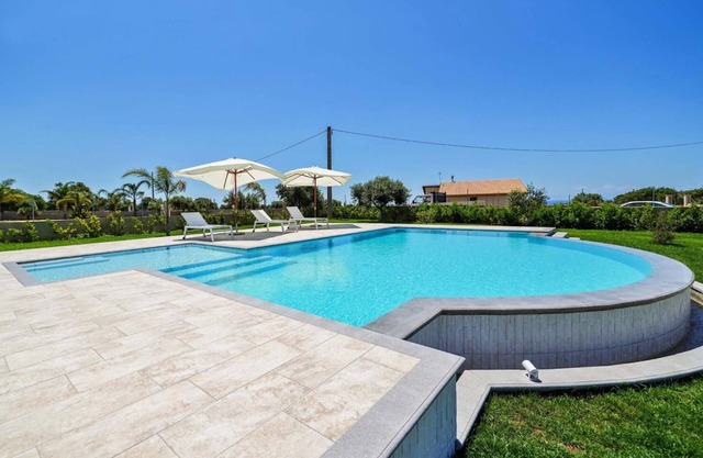 Villetta Bianca - Three Bedroom Villa, Sleeps 8