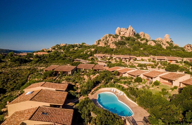 Villetta Orchidea: professional sanitization and wonderful shared pool