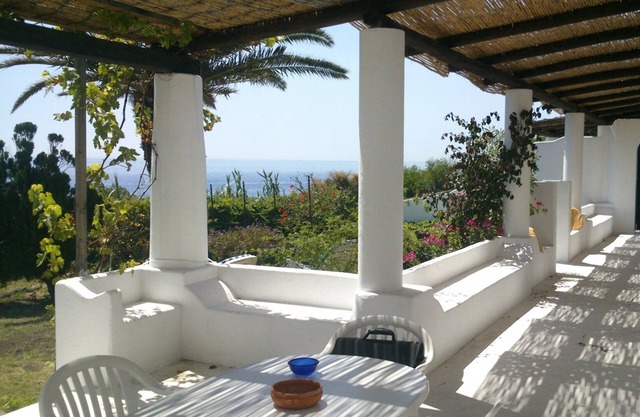 Villetta Scari Stromboli, facing the sea ab 335