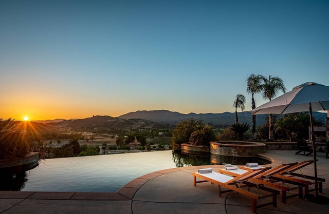 Vineyard View by Fieldtrip 8 Bd with Infinity Pool, Hot Tub, Games