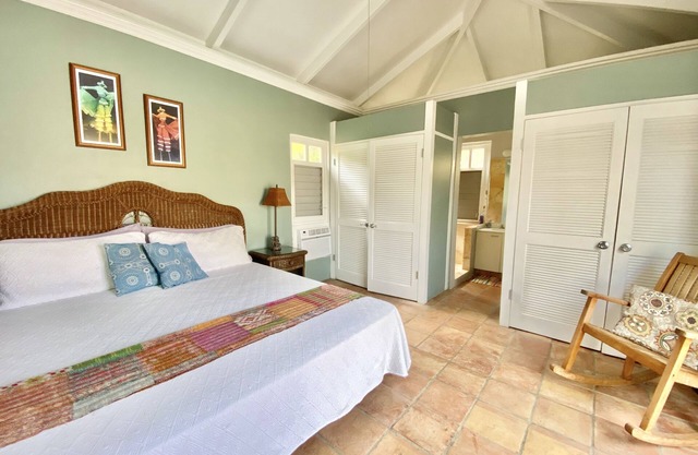 VinoVilla is a fully Air conditioned Tropical escape with its own private pool!