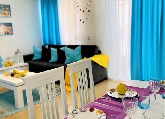 Vintage Sea View Apartment