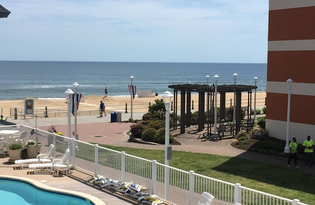 Virginia Beach Oceanfront/Boardwalk, Beach, Pool & Balcony