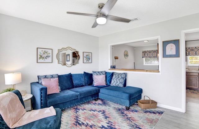 Visit Pensacola! Home near PCC, beaches, downtown.