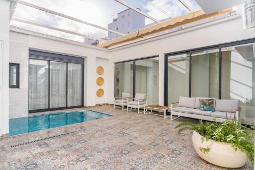 Visitacion Pool House
