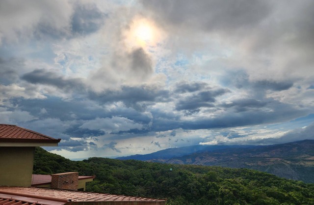 Vista Colina Apartment: Peaceful 2 bed, 1 bath, hilltop hideaway with views.