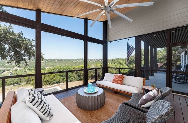 Vista Grande - Scenic Lake Austin Retreat