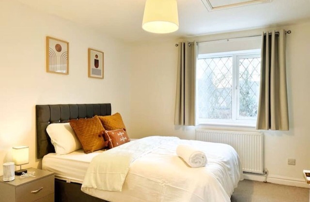 Vista Lodge (5mins) to Mcr Airport