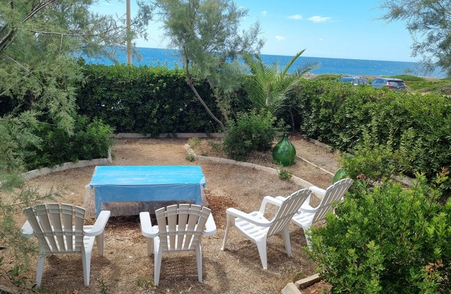 Vista mare: villa di 220 mq sul mare Ionio, accesso al mare con passarella