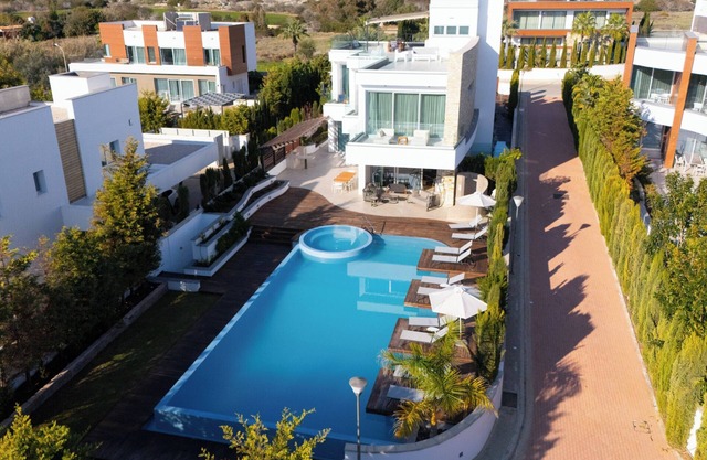 Vivo Mare Beachfront Villas
