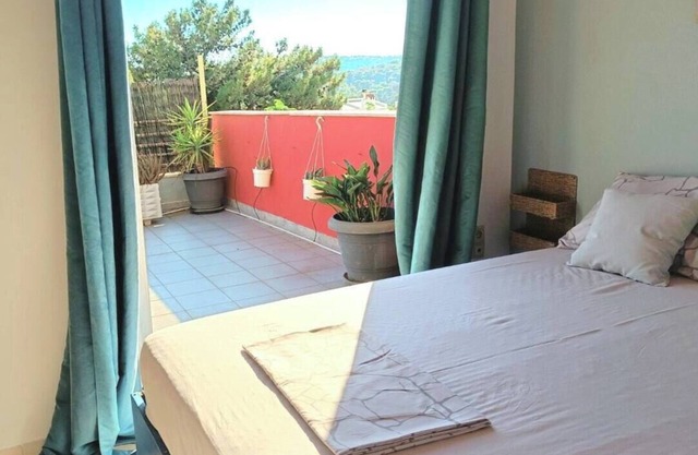Vouliagmeni Top Floor Maisonette