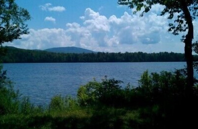 VT Lakefront Paradise on Pristine Lake Ninevah w/Secluded Beach & Mountain Views