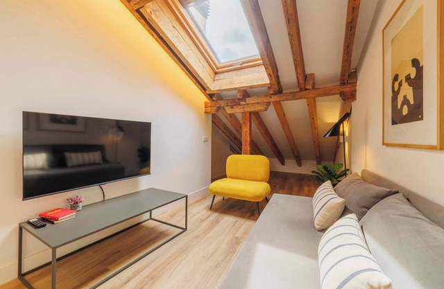 w* | Spacious 2BR at Palacio Real