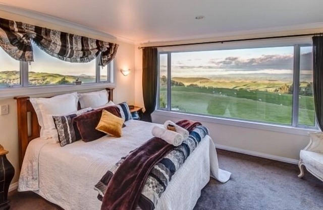 Waitomo Boutique Lodge has everything - Stunning 360' Views, Luxury and comfort.