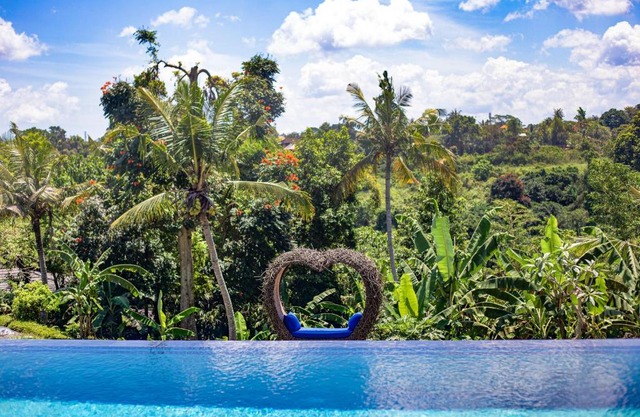Wake in Paradise and Luxury Lebah Villas