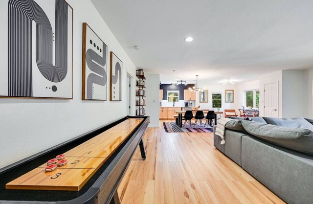 'Wake Point- Walk to Lake, Shuffleboard, Pet Friendly!