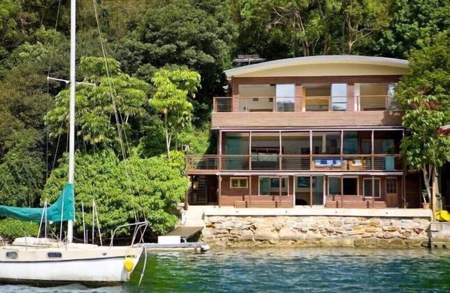 Wake up to pure bliss at our rustic paradise, ON the Hawkesbury River