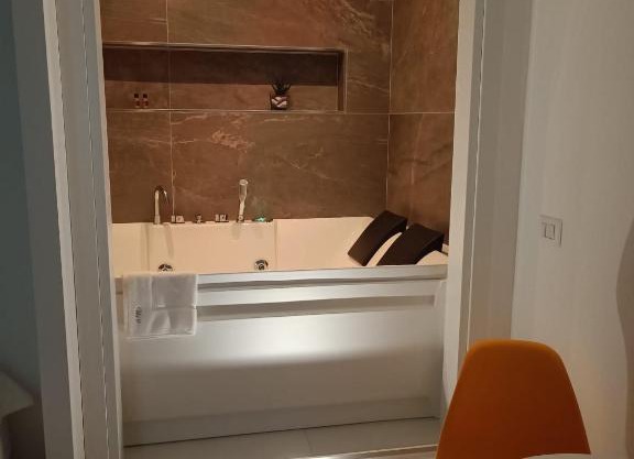 Wal49 Suite