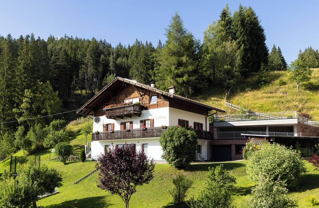 Waldhaus-nature-hiking-skiing