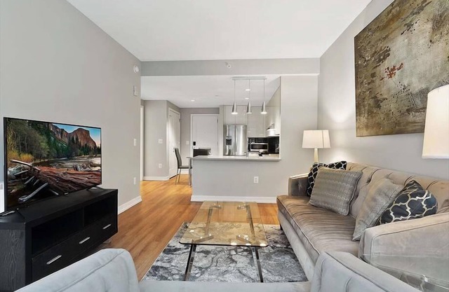 Walk 6 mins to The Shops | Grill, Fireplace & Heating