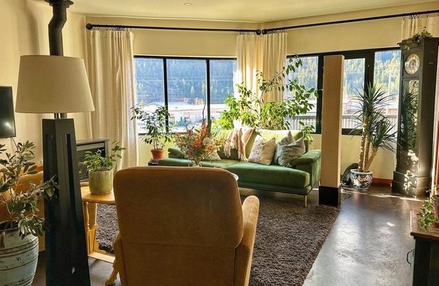 Walk everywhere from Railtown Suite! + spacious, beautiful, & comfortable.