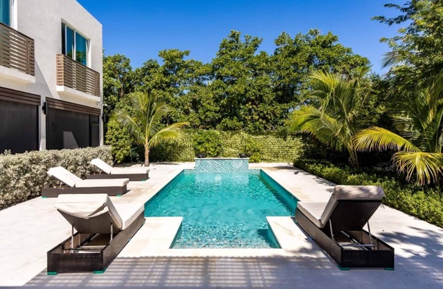 Walk To Beach & Shops! Beautiful Patio/Pool-CV41-4