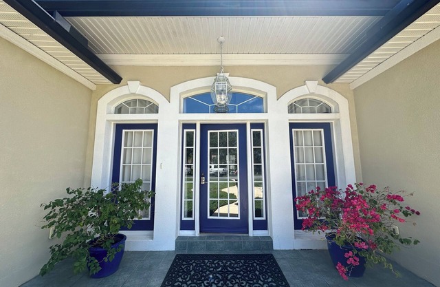Walk to beach, pickleball, tennis, golf, bicycles, gym, island house with pool!
