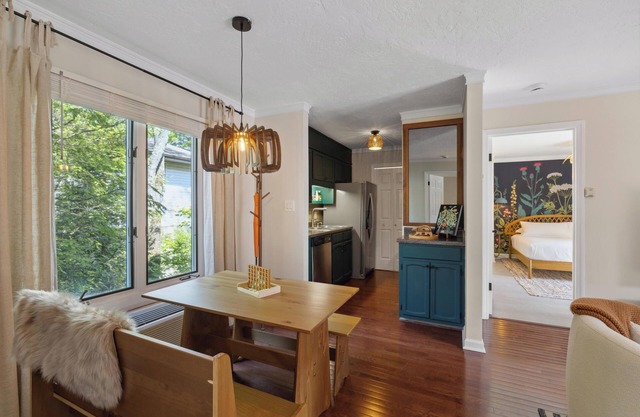 Walk to Downtown Blowing Rock - Pet Friendly with 2 Primary Bedrooms