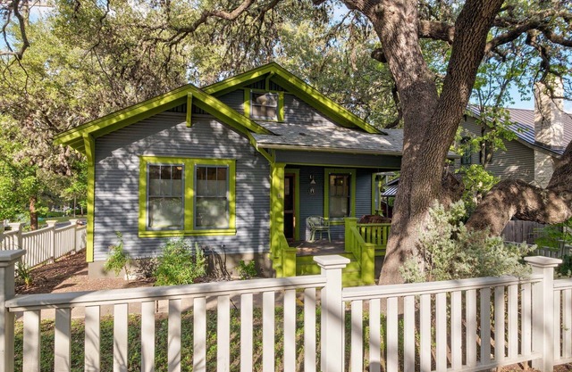 * Walk to it all ~ Adorable Historic Bungalow *