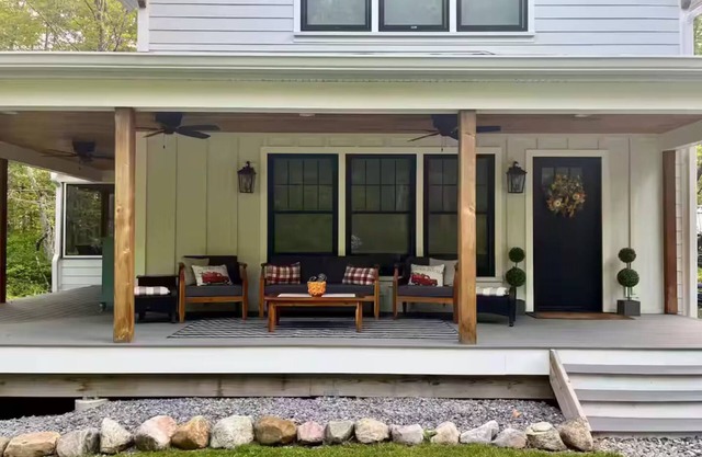 Walk to Lake, Hot Tub, Beach, Boat launch, fire pit, marina, lake access, creek.