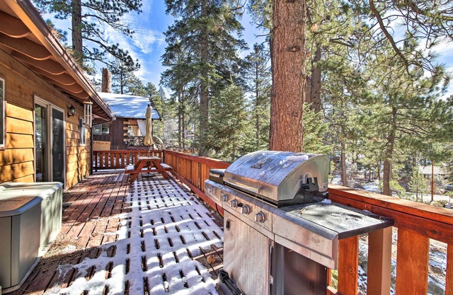 Walk to Lake: Rustic Home w/Deck in Fawnskin