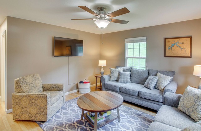 Walk to Main St: Inviting Byrdstown Home w/Yard!