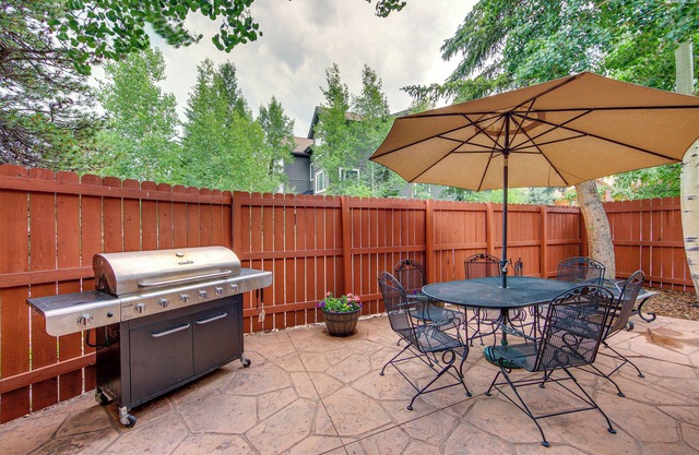 Walk to Main St & Ski Shuttle: Frisco Home w/Yard