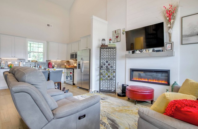 Walk to Marina: Lake Greenwood Retreat w/Hot Tub
