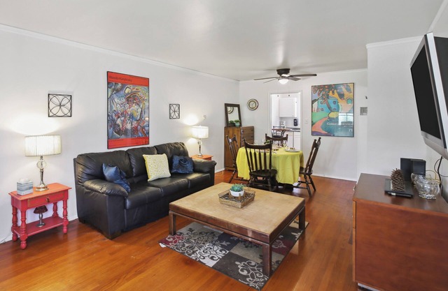 Walk to Retro Row: Long Beach Condo