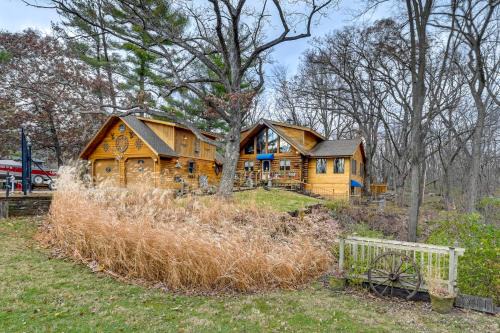 Walk to Saylorville Lake Spacious Home with Deck!