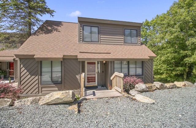 Walk To Slopes! End Unit Townhouse! Kid Friendly!