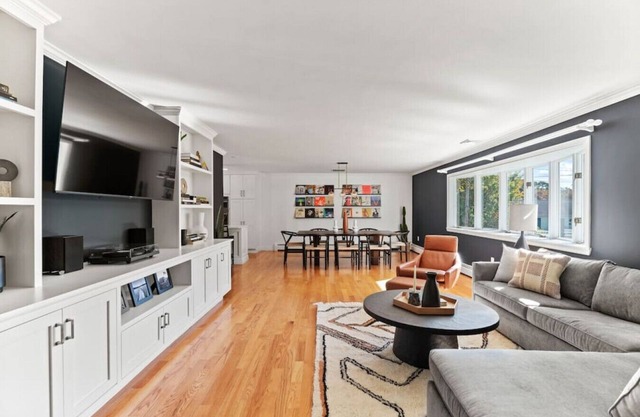 WALK to the Beach + FirePit, Bikes, Paddleboards - Modern House