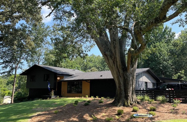 WALK TO THE SQUARE AND GROVE! Modern, New Guest Wing w/Luxury Amenities