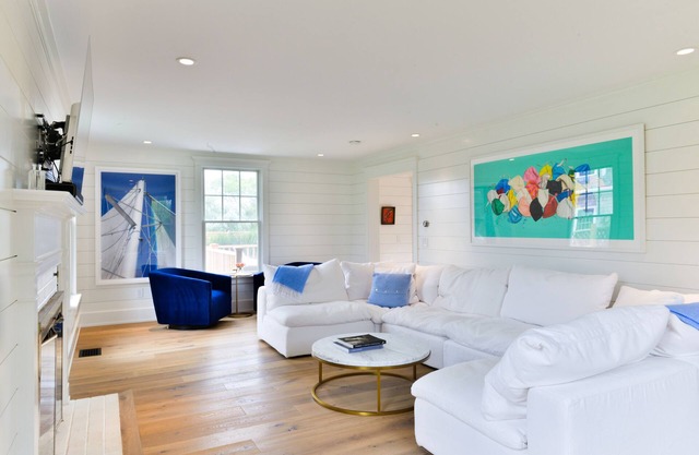 Walk to town, completely renovated 6/6 plus pool, gorgeous family vacation home