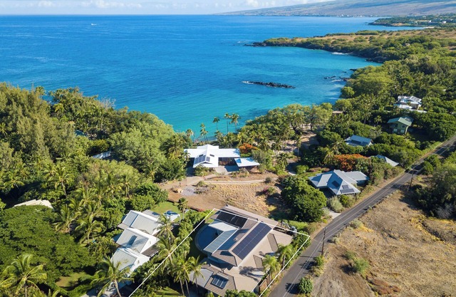 Walk to Waialea Bay, pool, AC, Oceanview