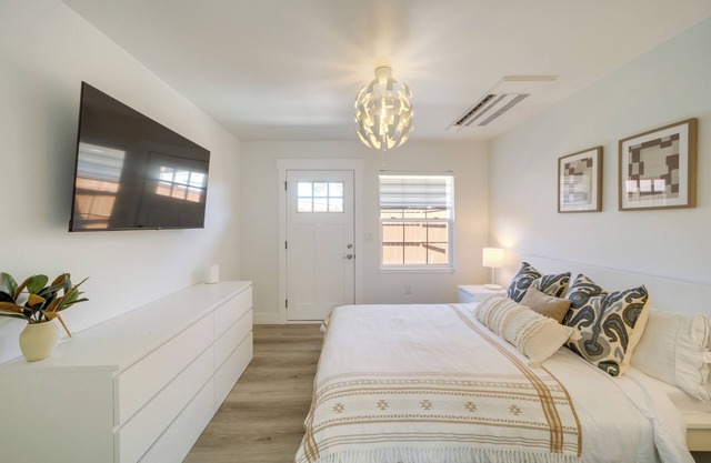Walk to Water: Soap Lake Studio w/Patio!