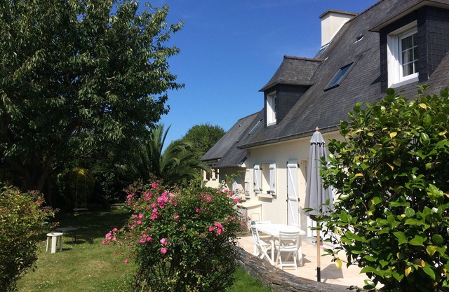 Walking distance to the sea - house with enclosed garden - sleeps 8 - Saint-Cast-le-Guildo(22)