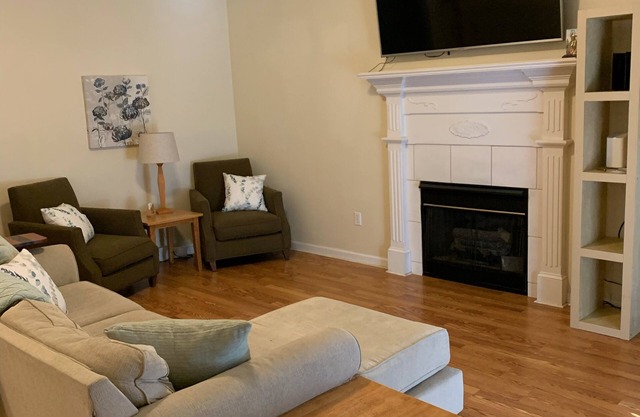 Walking Distance to Masters, 3 Parking Spots, 3/2 with comforts of home