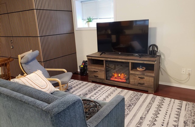 Walkout Garden 1-bedroom in Grande Prairie AC, WiFi, laundry, parking space