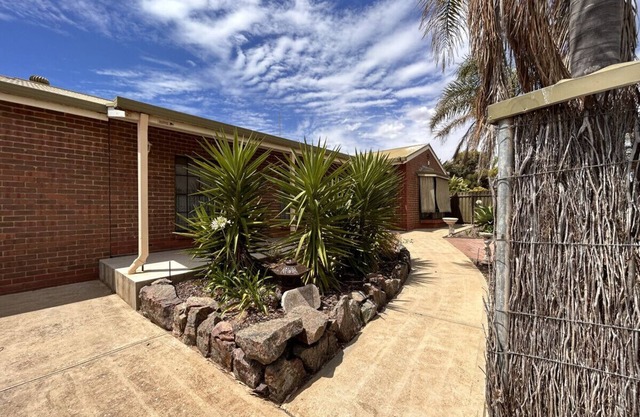 Wallaroo Getaway - Walking Distance to Beach - Entire Home