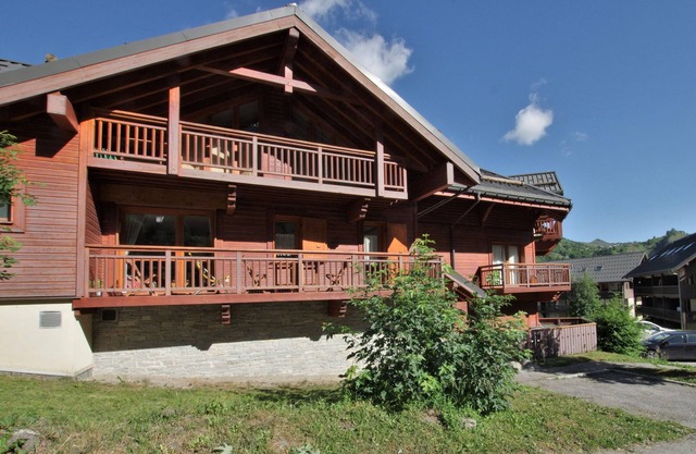 Warm apartment 100 meters from the slopes. Large balcony in the sun!