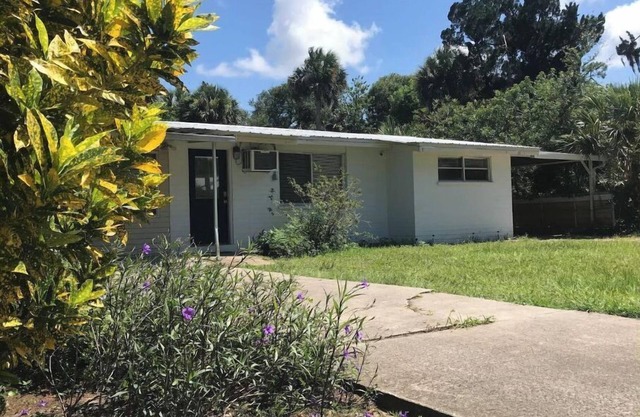 Warm & Cozy Cottage at New Smyrna Beach