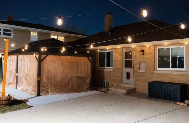 Warm spacious midsize home w/comfort and fun