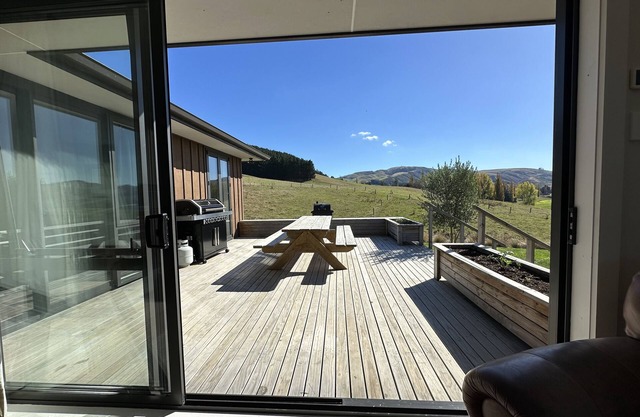 Warm, sunny farmhouse, private and peaceful with views. Dog and horse friendly!